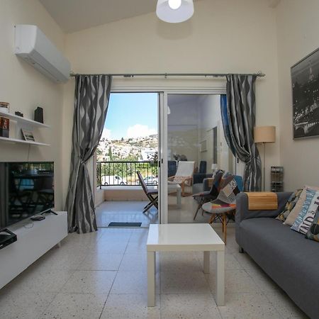 The Marilouize Apartment Peyia Bagian luar foto