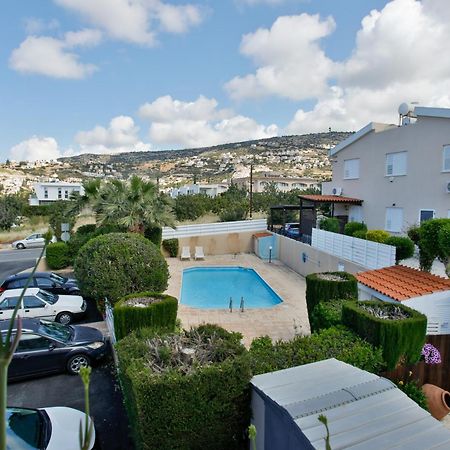 The Marilouize Apartment Peyia Bagian luar foto