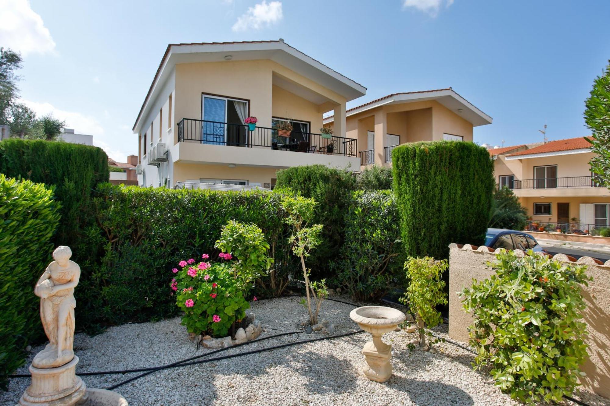 The Marilouize Apartment Peyia Bagian luar foto