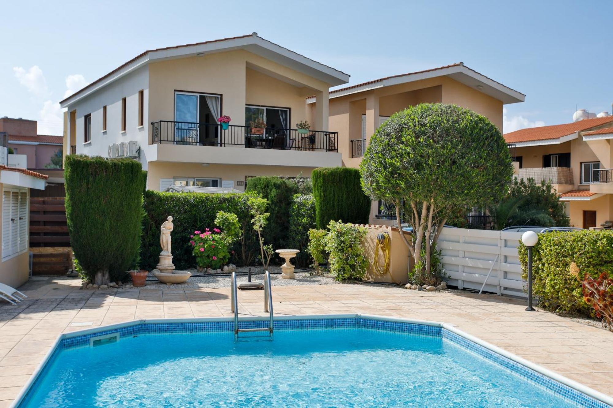 The Marilouize Apartment Peyia Bagian luar foto