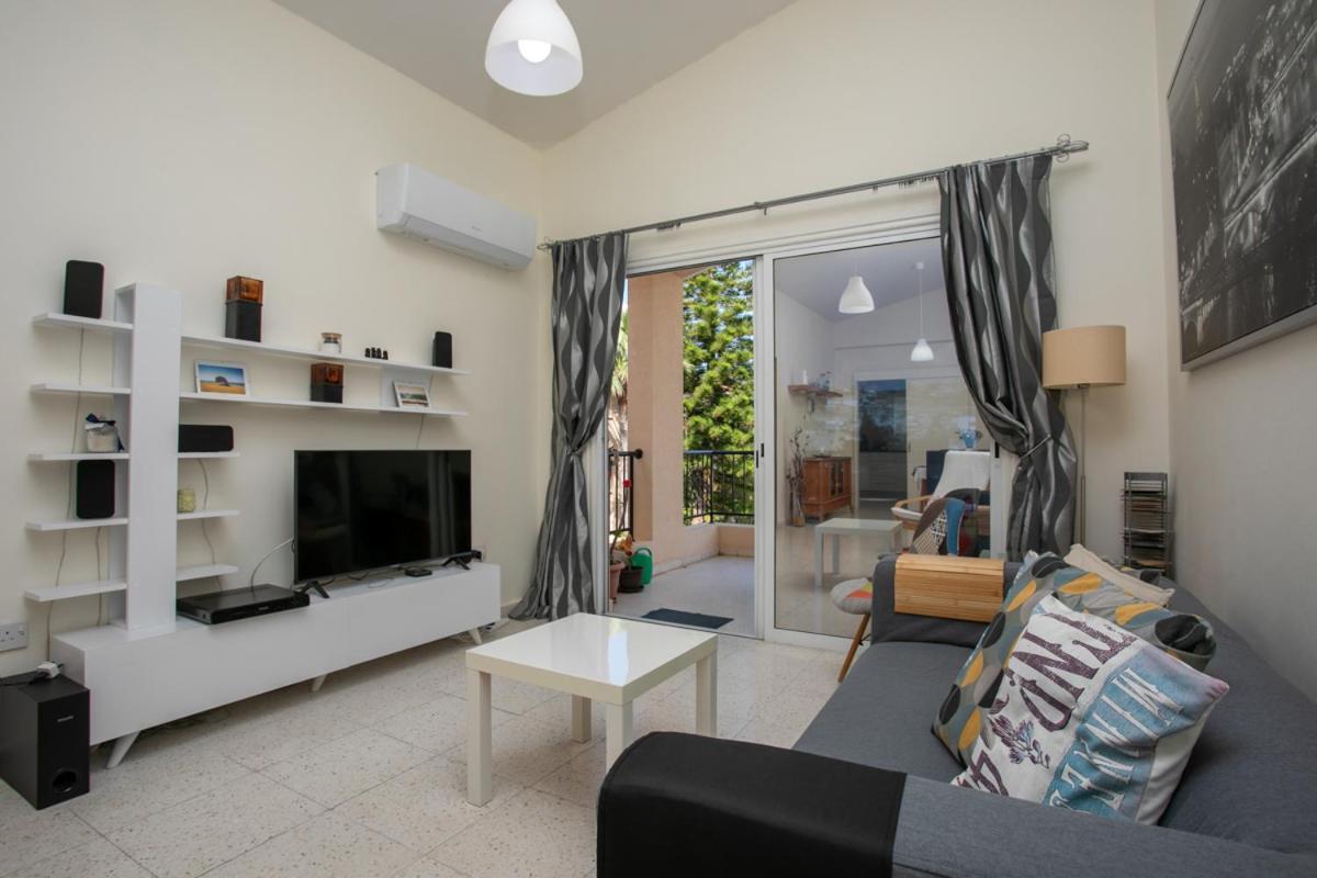 The Marilouize Apartment Peyia Bagian luar foto