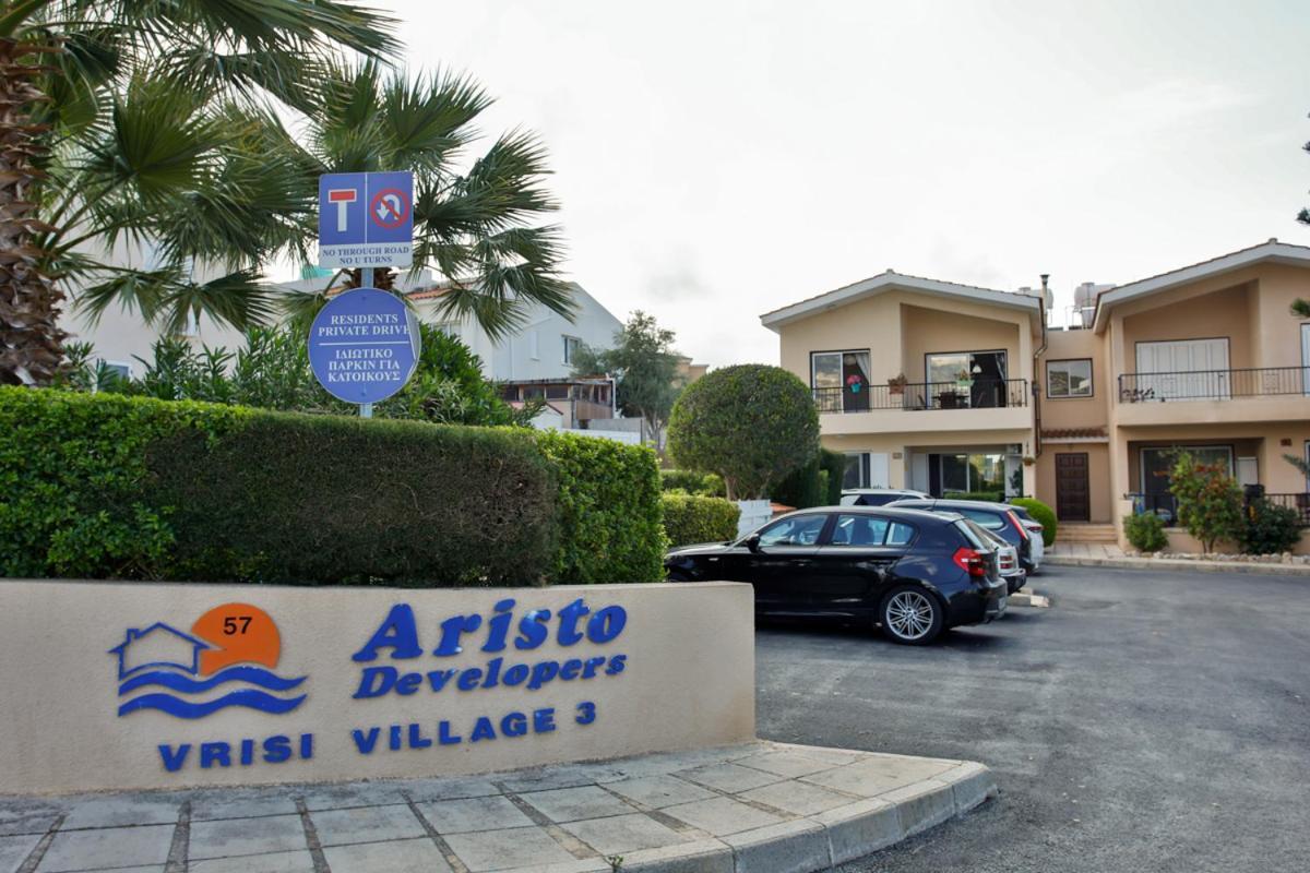 The Marilouize Apartment Peyia Bagian luar foto