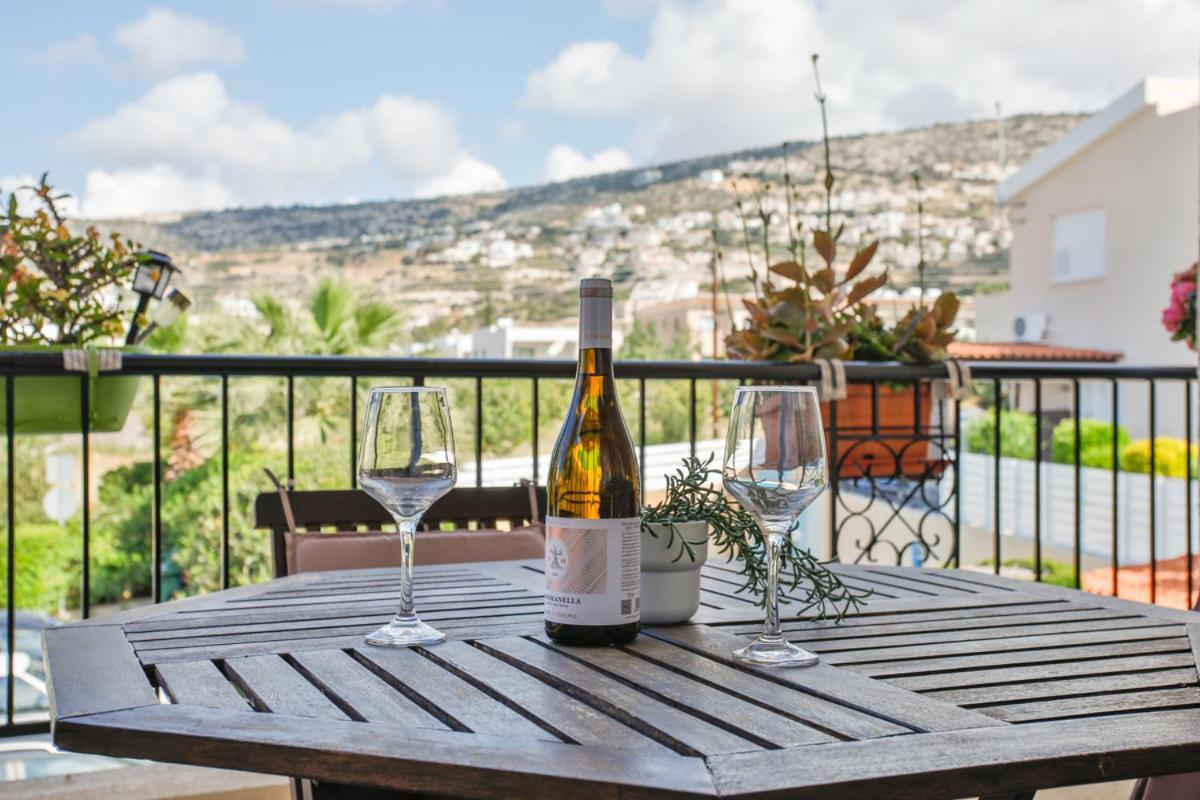 The Marilouize Apartment Peyia Bagian luar foto