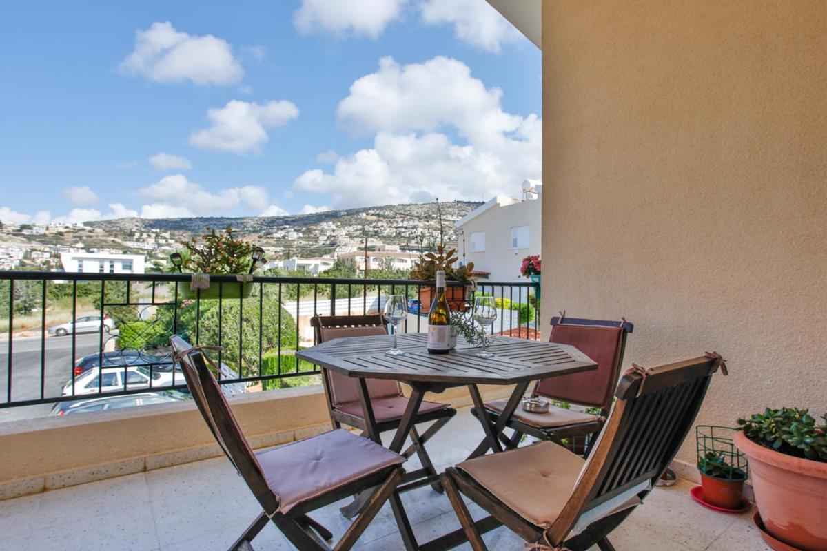 The Marilouize Apartment Peyia Bagian luar foto