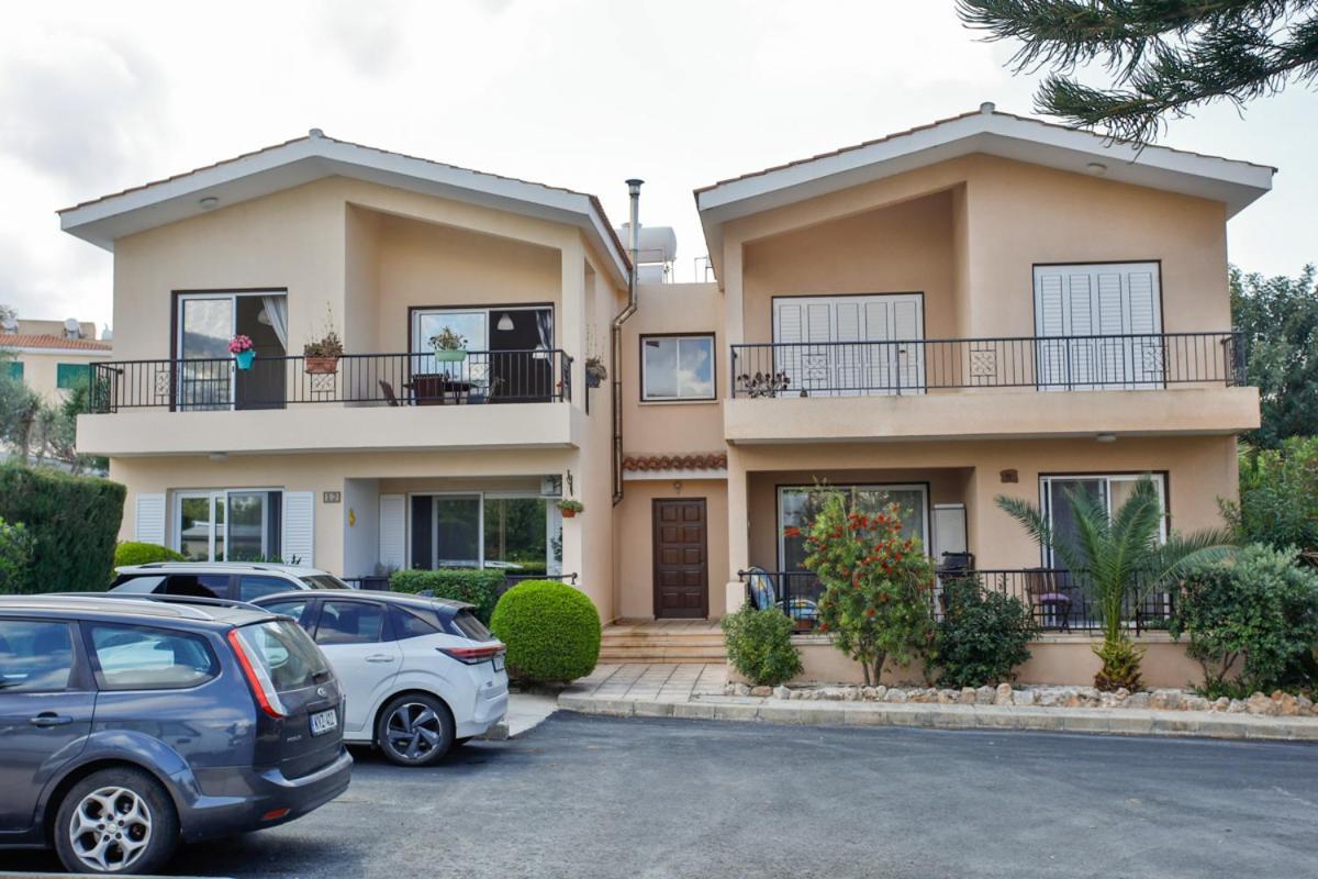 The Marilouize Apartment Peyia Bagian luar foto