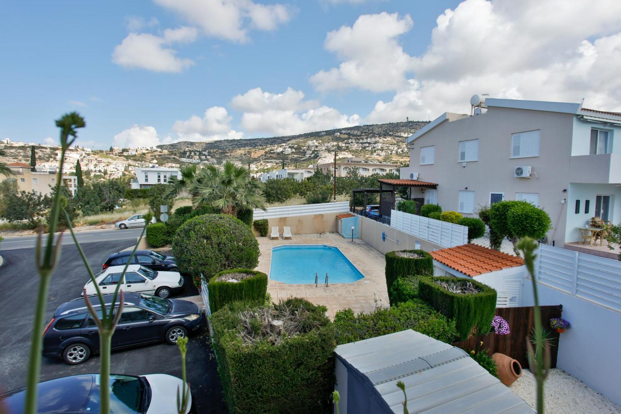 The Marilouize Apartment Peyia Bagian luar foto