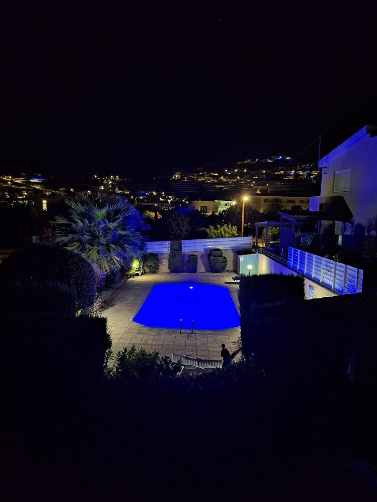 The Marilouize Apartment Peyia Bagian luar foto