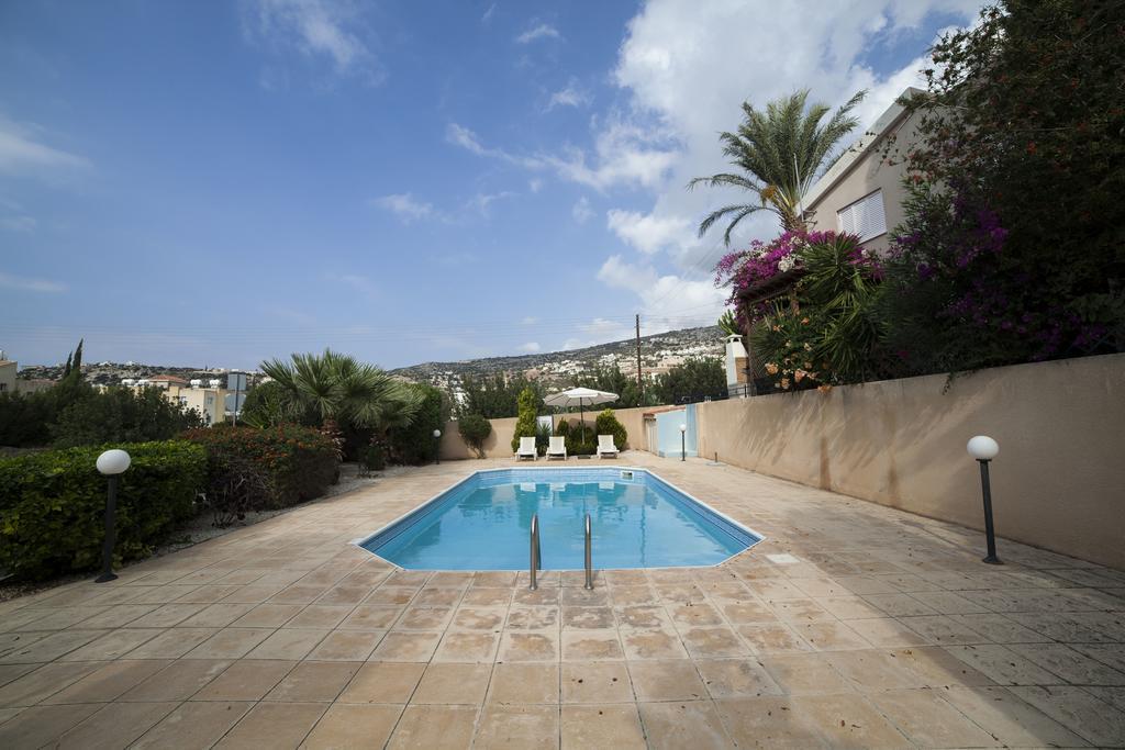 The Marilouize Apartment Peyia Ruang foto