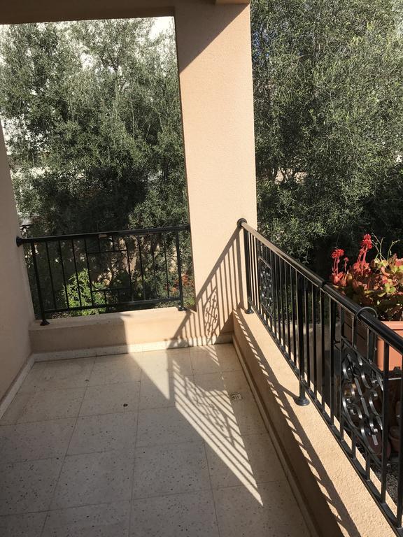 The Marilouize Apartment Peyia Bagian luar foto