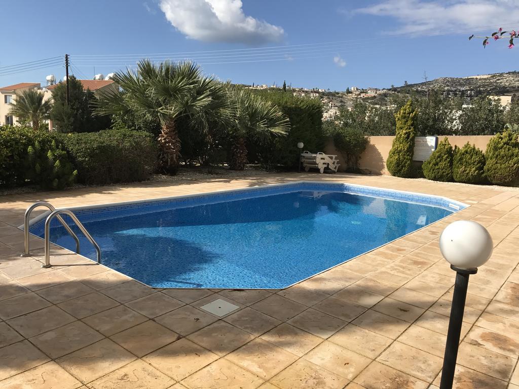The Marilouize Apartment Peyia Bagian luar foto