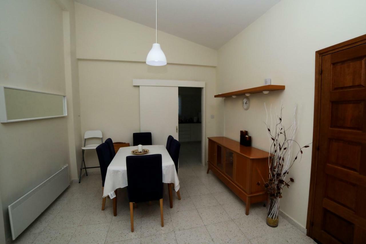 The Marilouize Apartment Peyia Bagian luar foto