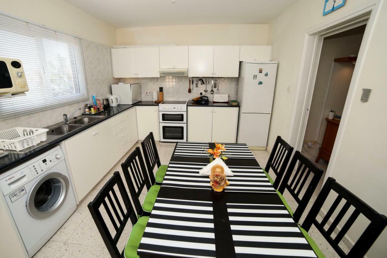 The Marilouize Apartment Peyia Bagian luar foto
