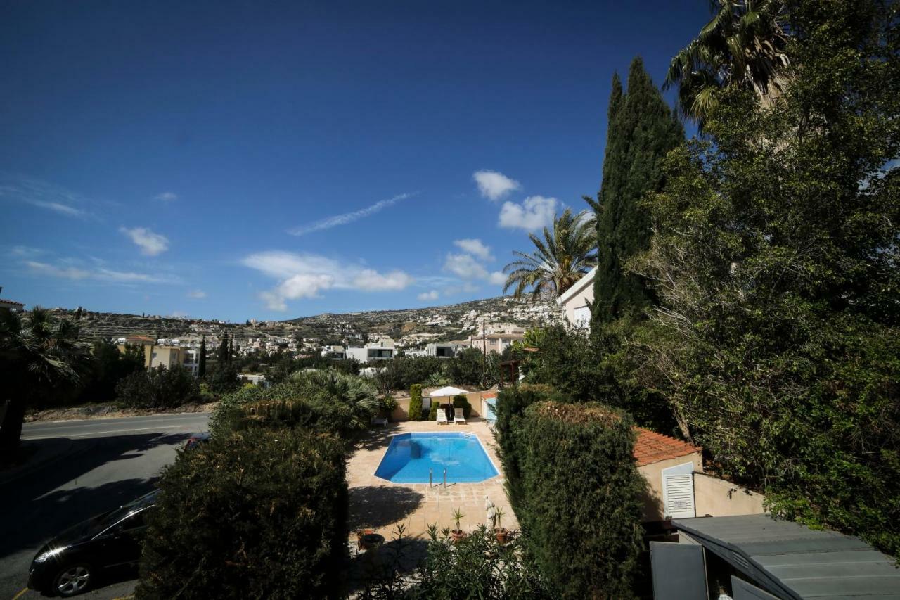 The Marilouize Apartment Peyia Bagian luar foto