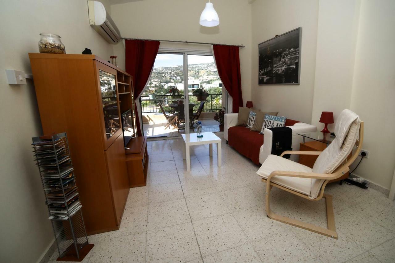 The Marilouize Apartment Peyia Bagian luar foto