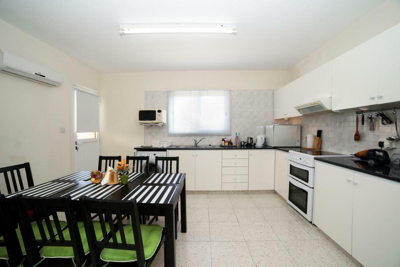 The Marilouize Apartment Peyia Bagian luar foto